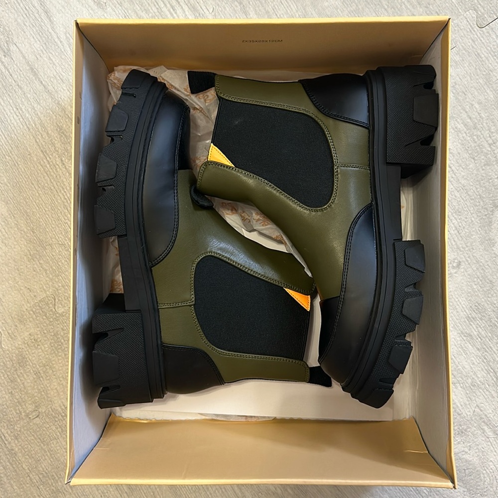 NWOT Trance Boots